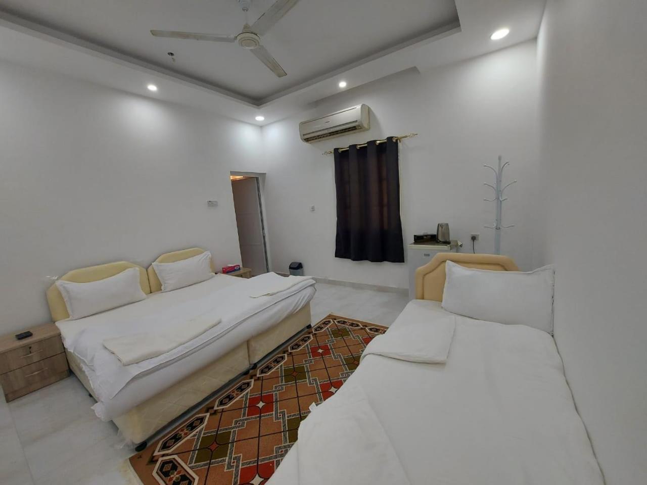 Alshumukh Guesthouse Al Ghalilah Pokoj fotografie